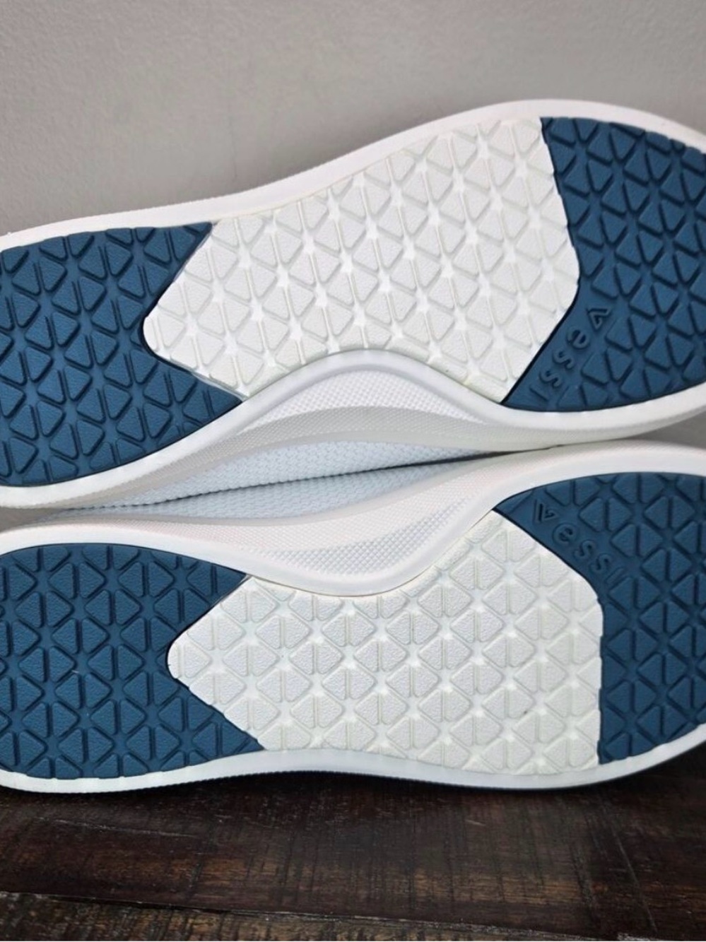 Vessi Weekend Sneaker Size 9 - Picture 5 of 7